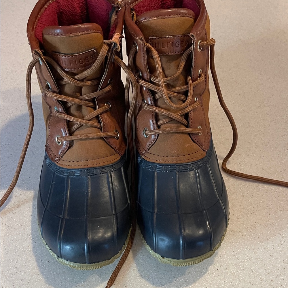 Tommy Hilfiger Tan and Black Lace-Up Boots